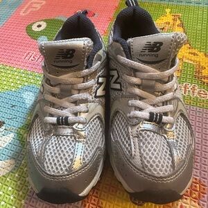 New Balance 530 Absorbs Kids' Gray Running Shoes